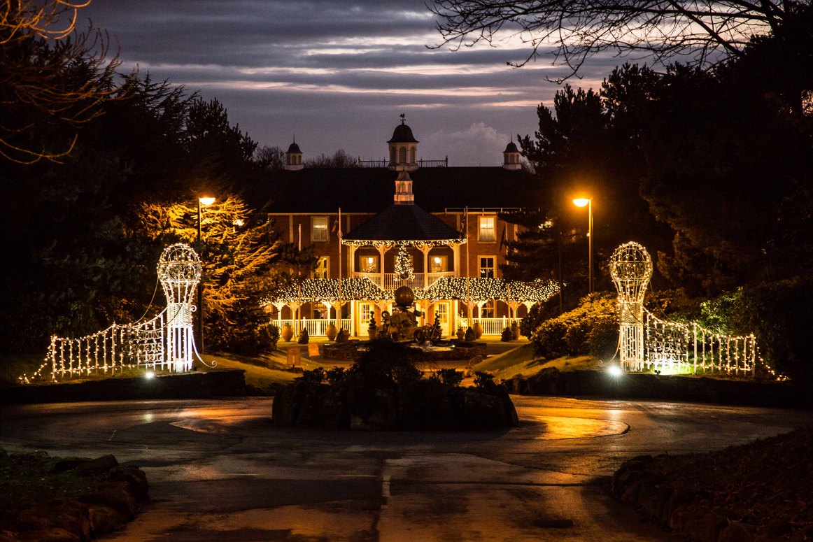 Christmas at Alton Towers (Santa's Sleepovers) Events at Alton Towers